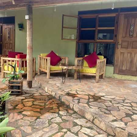 Afro Smile Hotel & Guest House - Jinja Exteriör bild