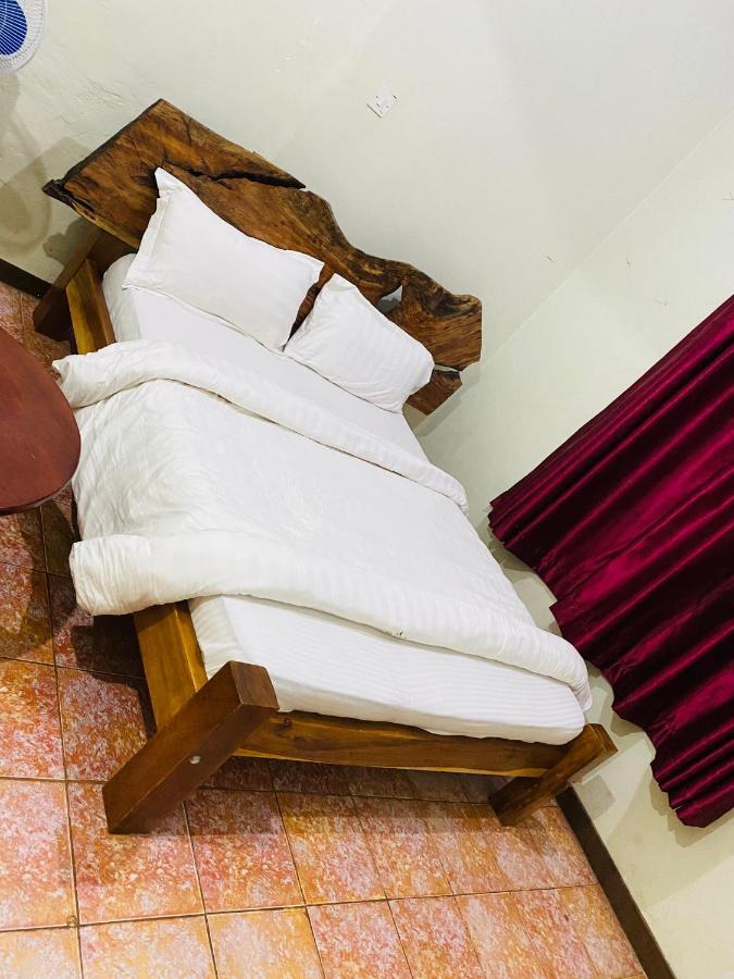 Afro Smile Hotel & Guest House - Jinja Exteriör bild