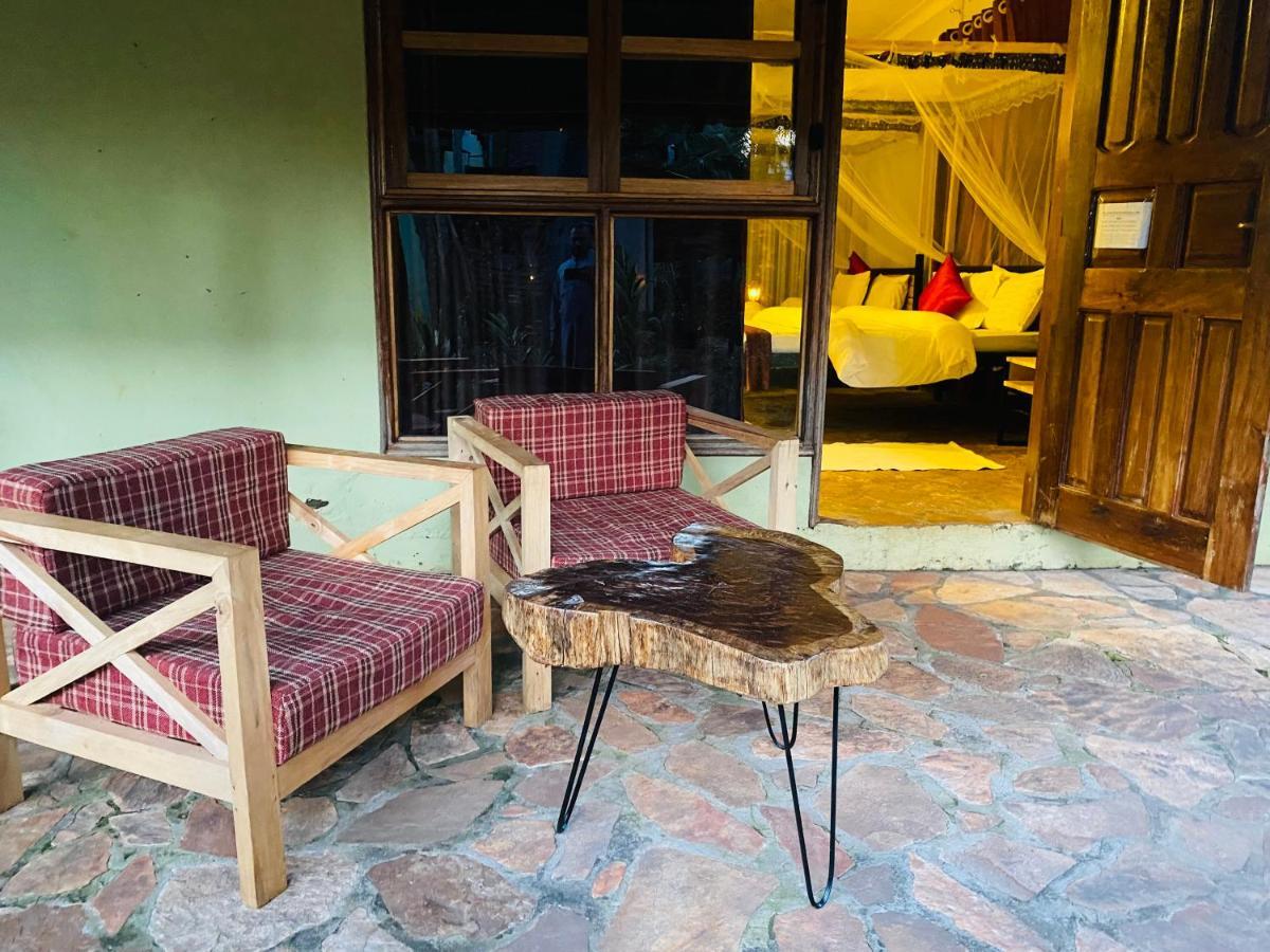 Afro Smile Hotel & Guest House - Jinja Exteriör bild