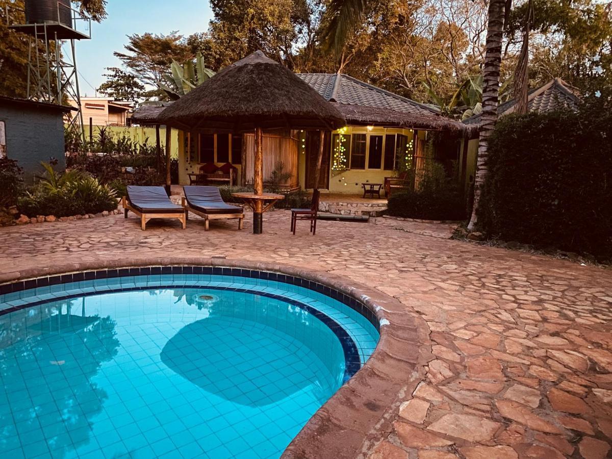 Afro Smile Hotel & Guest House - Jinja Exteriör bild