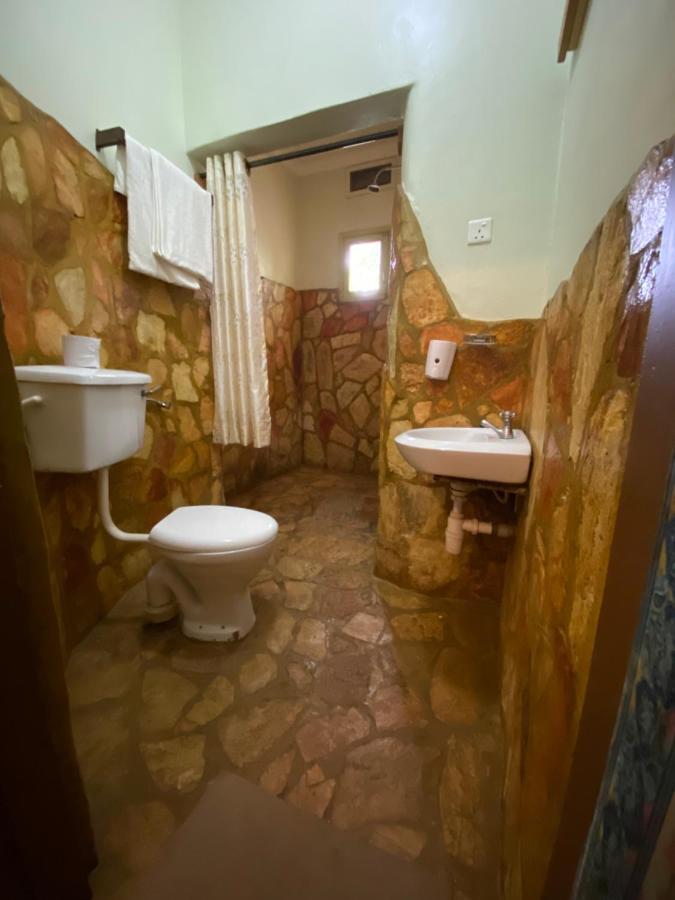 Afro Smile Hotel & Guest House - Jinja Exteriör bild