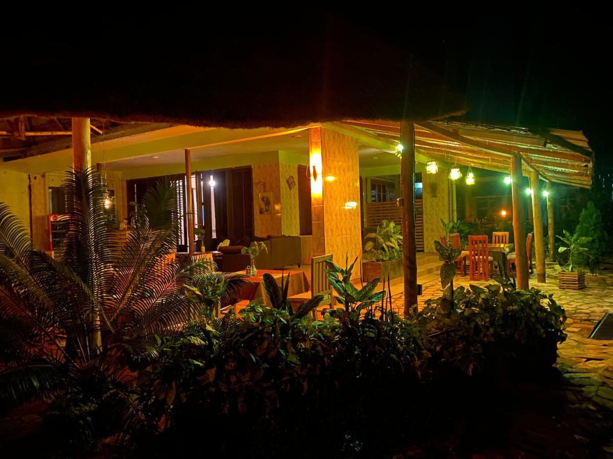 Afro Smile Hotel & Guest House - Jinja Exteriör bild